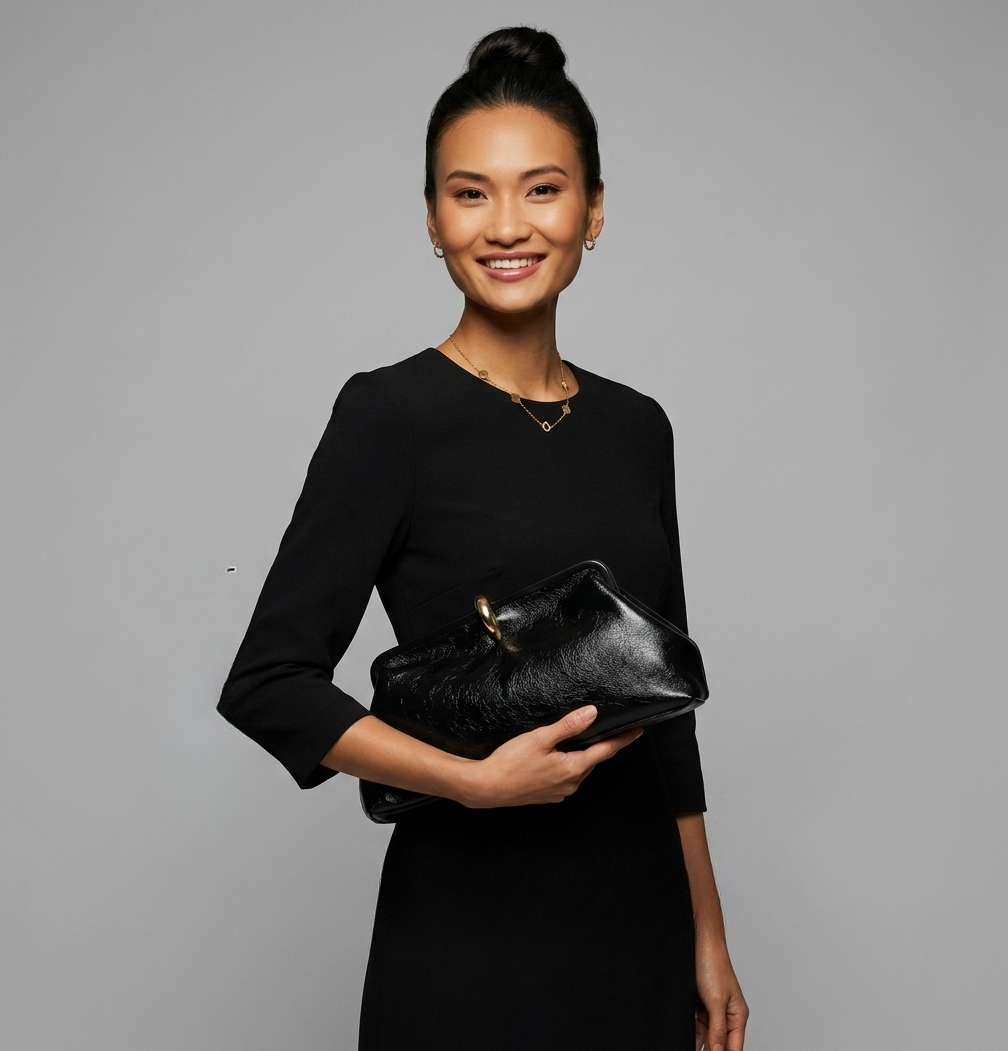 Medium clutch with hardware in black-GRS Certified-ODM/OEM
